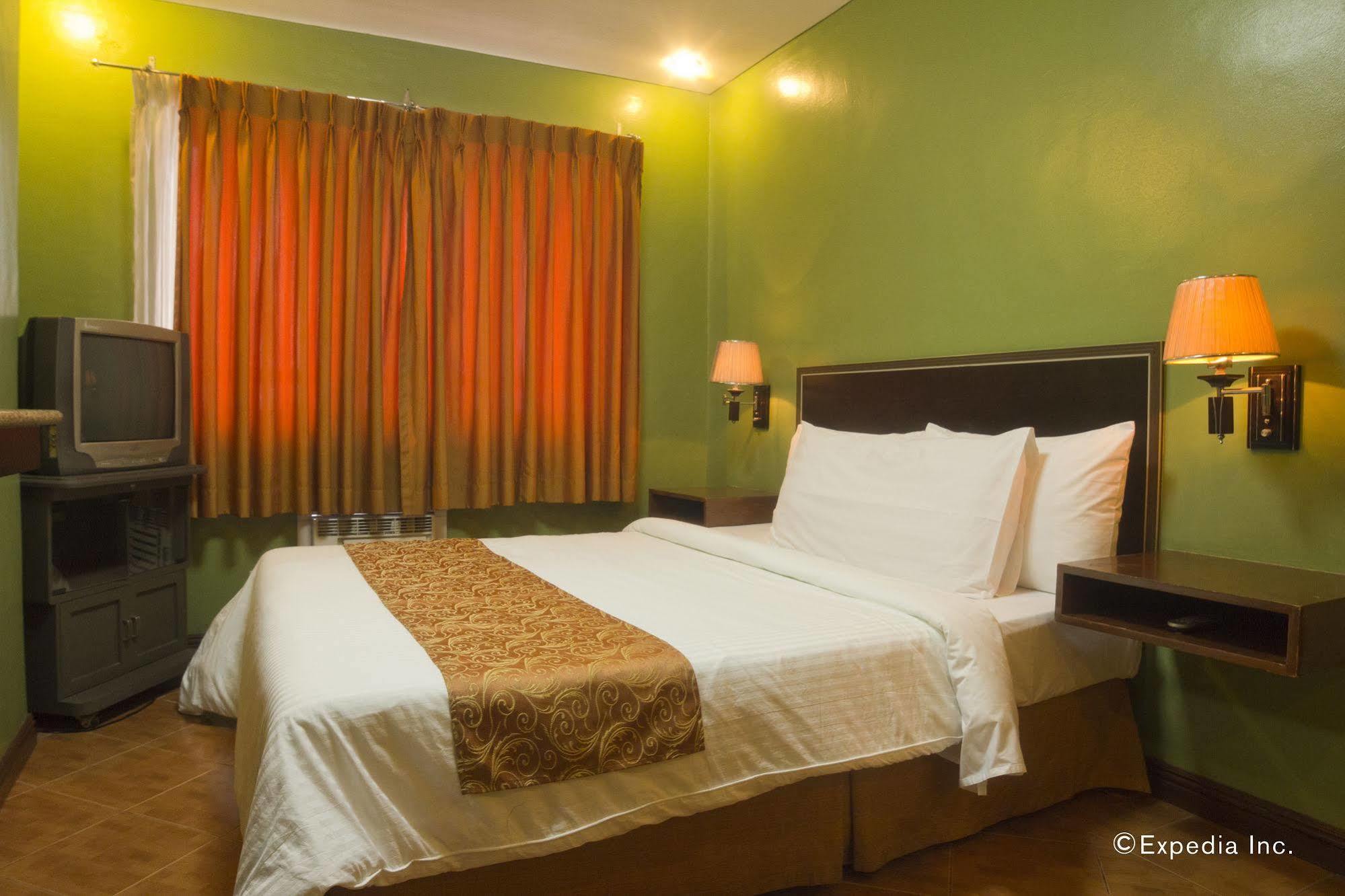 Fernandina 88 Suites Hotel Quezon City Zewnętrze zdjęcie
